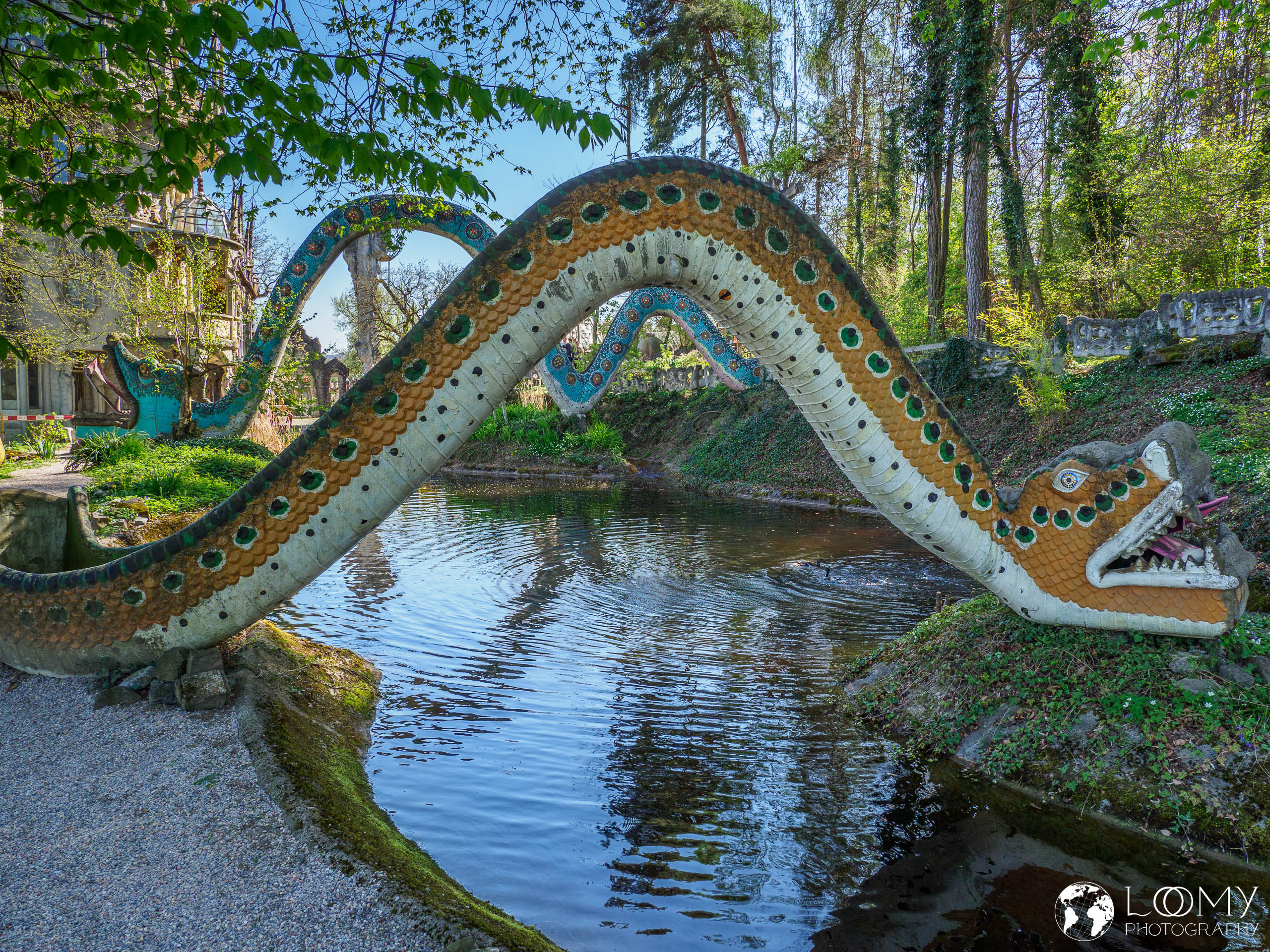 Hausweiher mit Schlangenbrücke