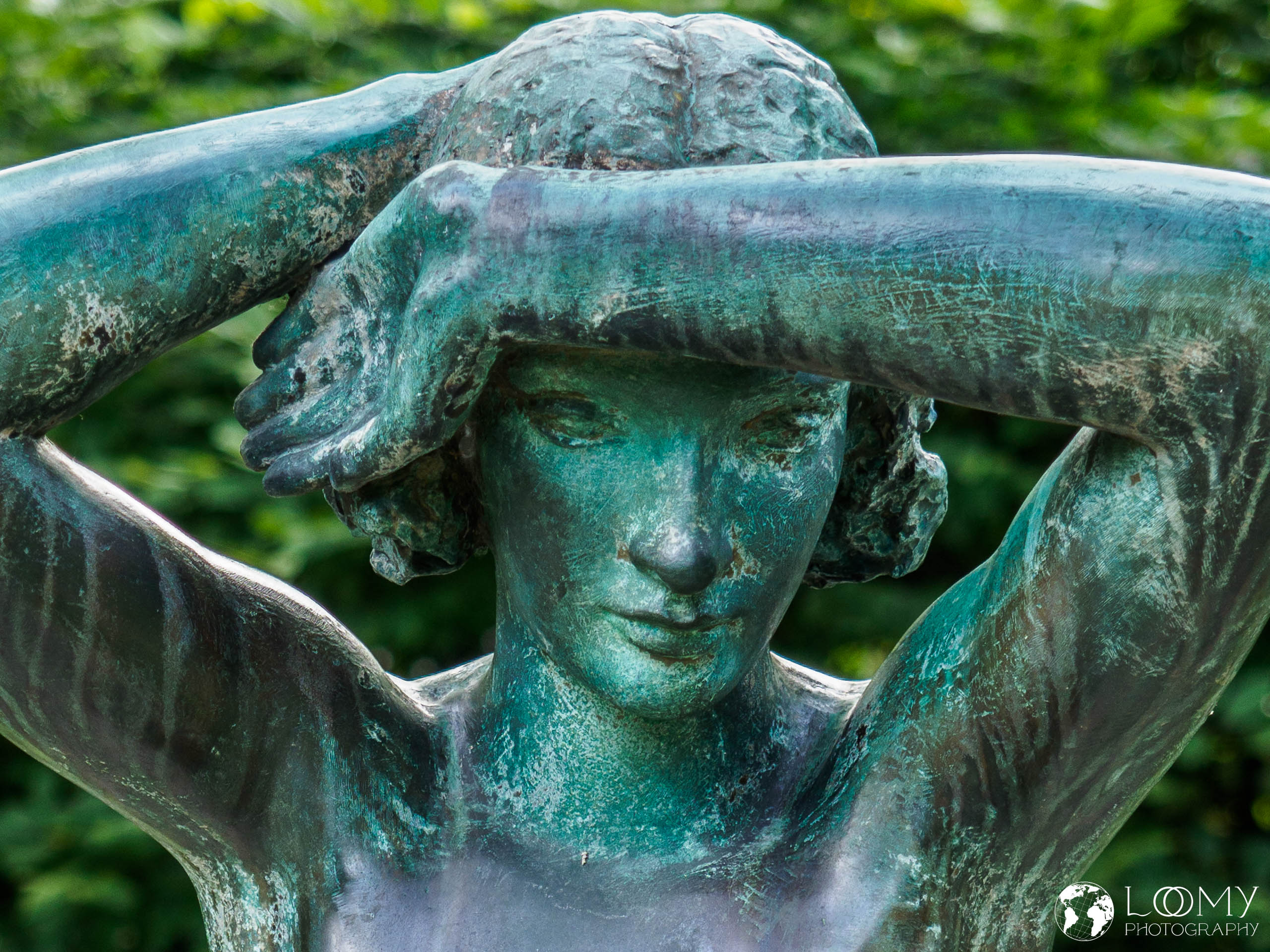 Stehende weibliche Figur