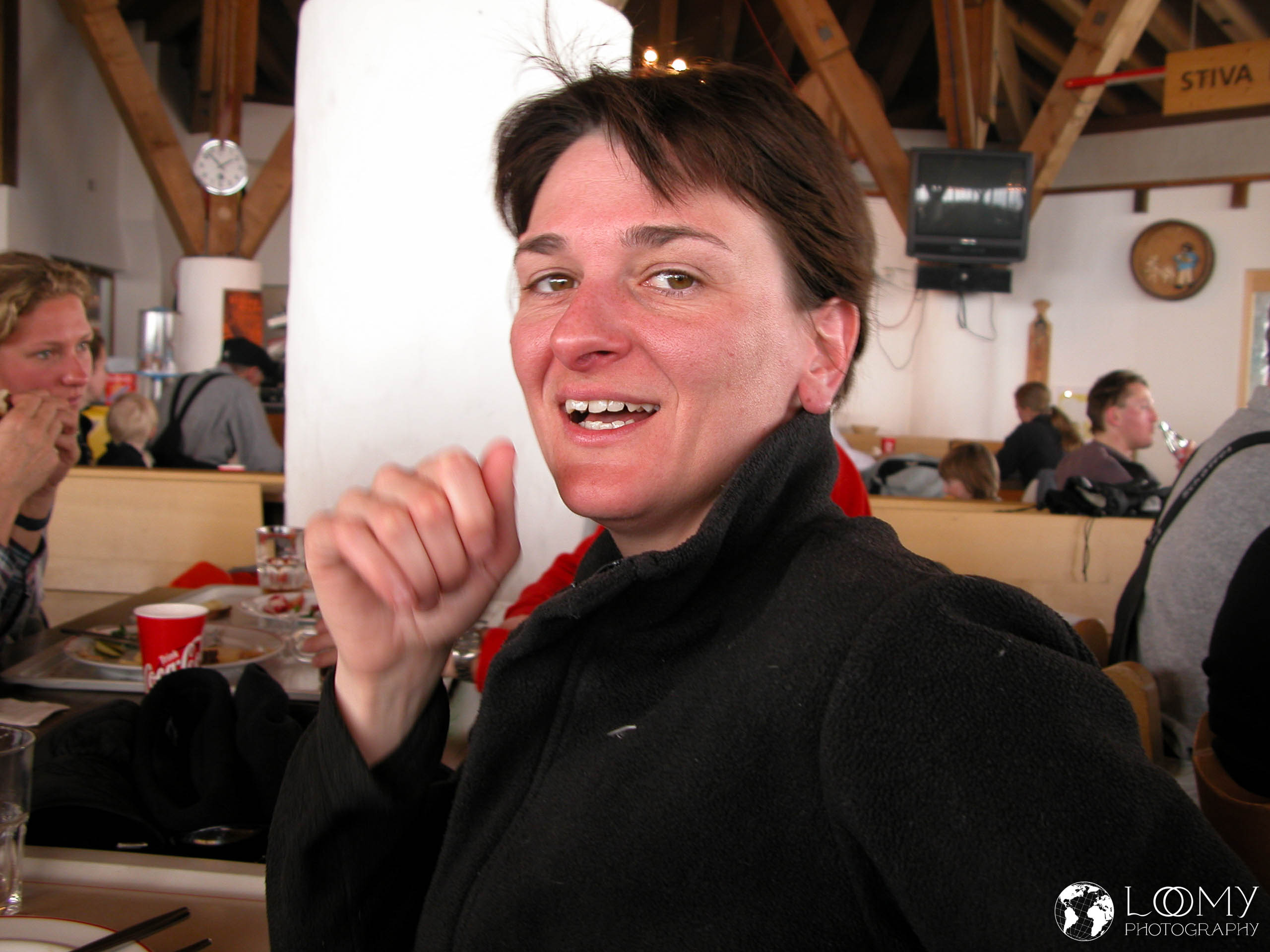 Sandra in der Hütte