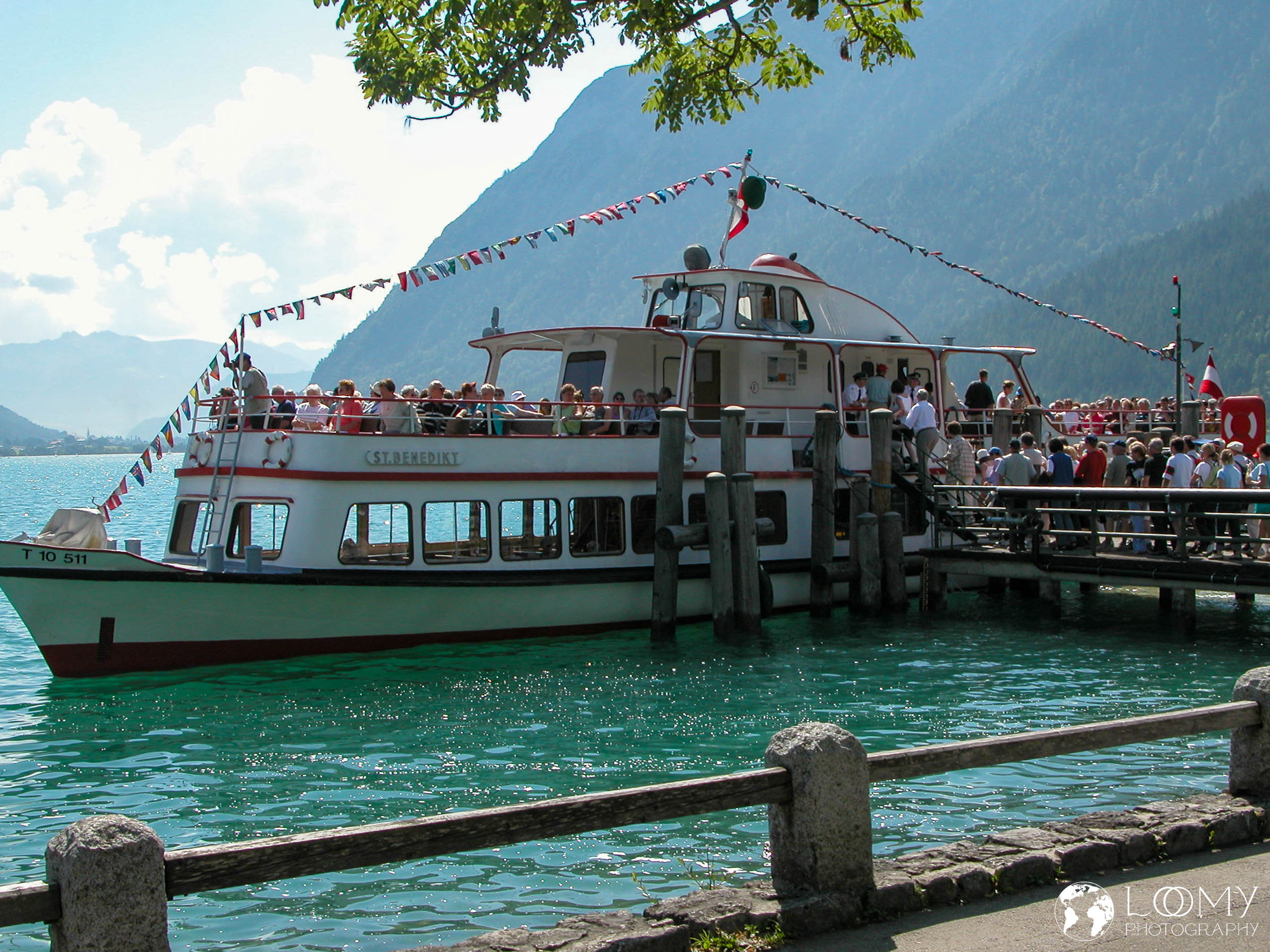 Ueberfülltes Schiff