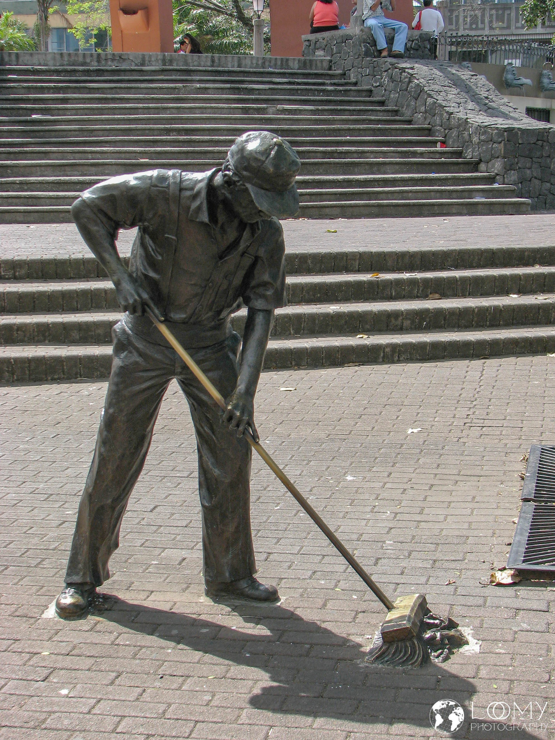 Bronzestatue eines Strassenreinigers