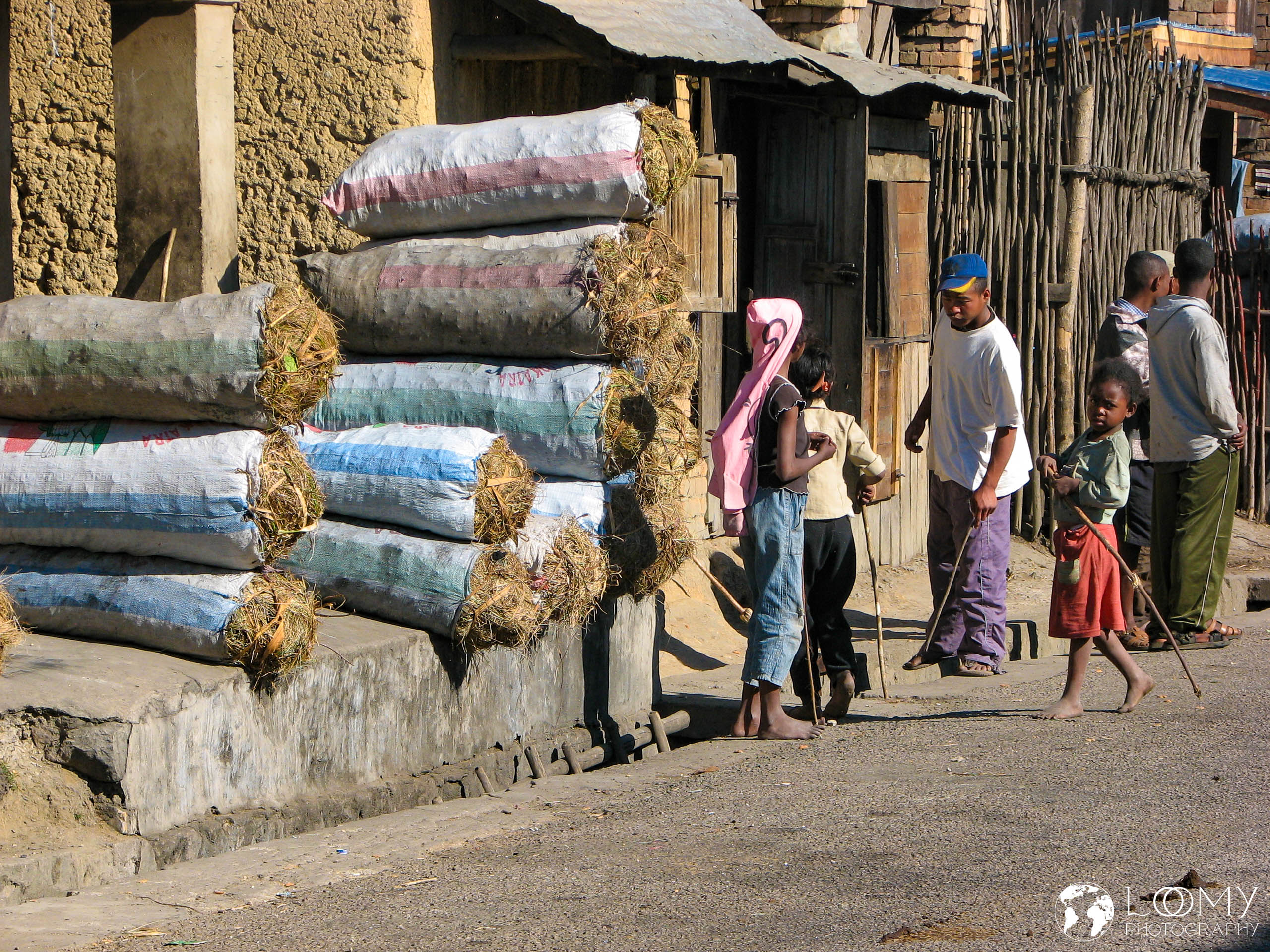 Säcke mit Holzkohle