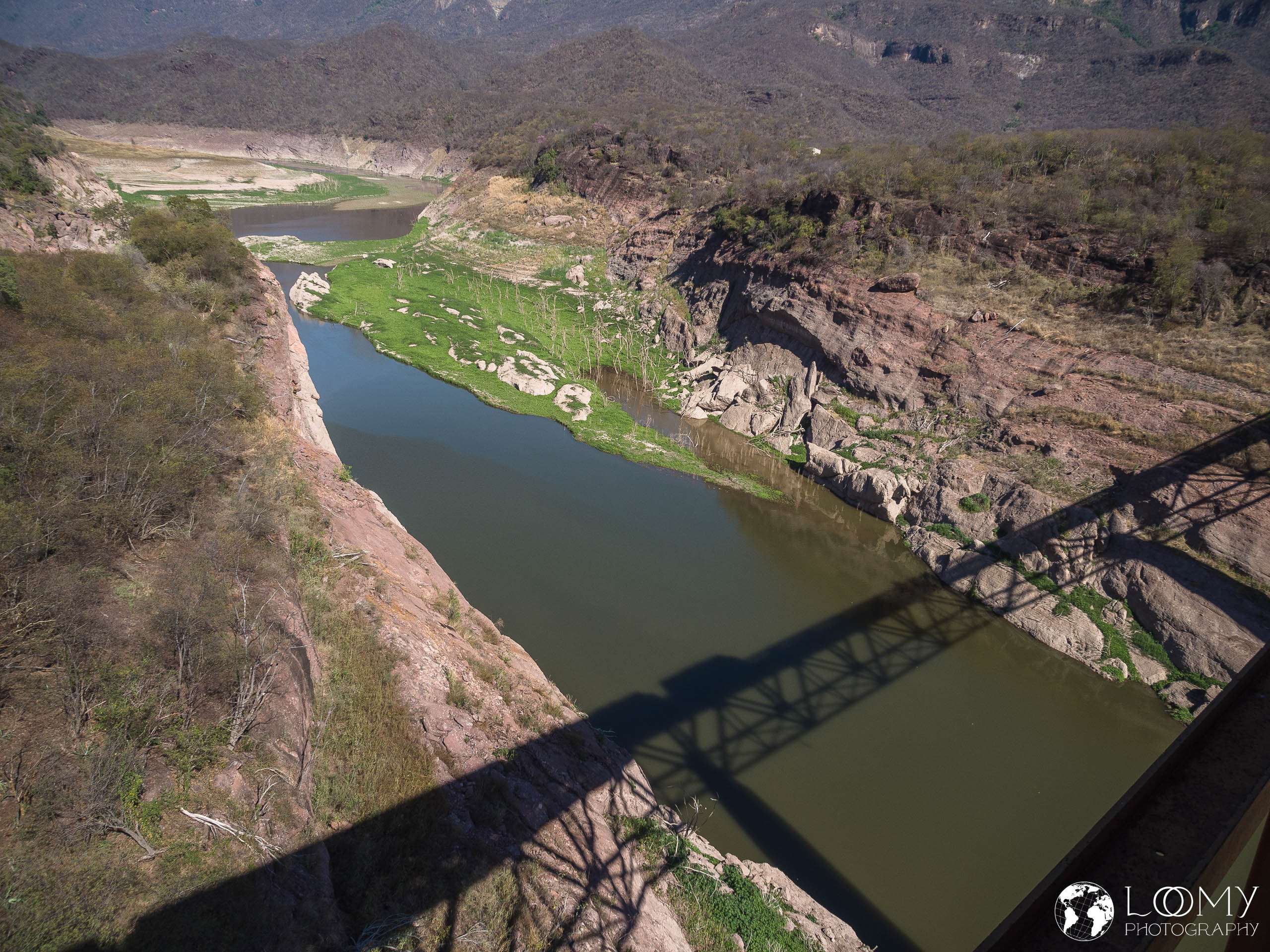 Schatten des CHEPE mit Brückenkonstruktion