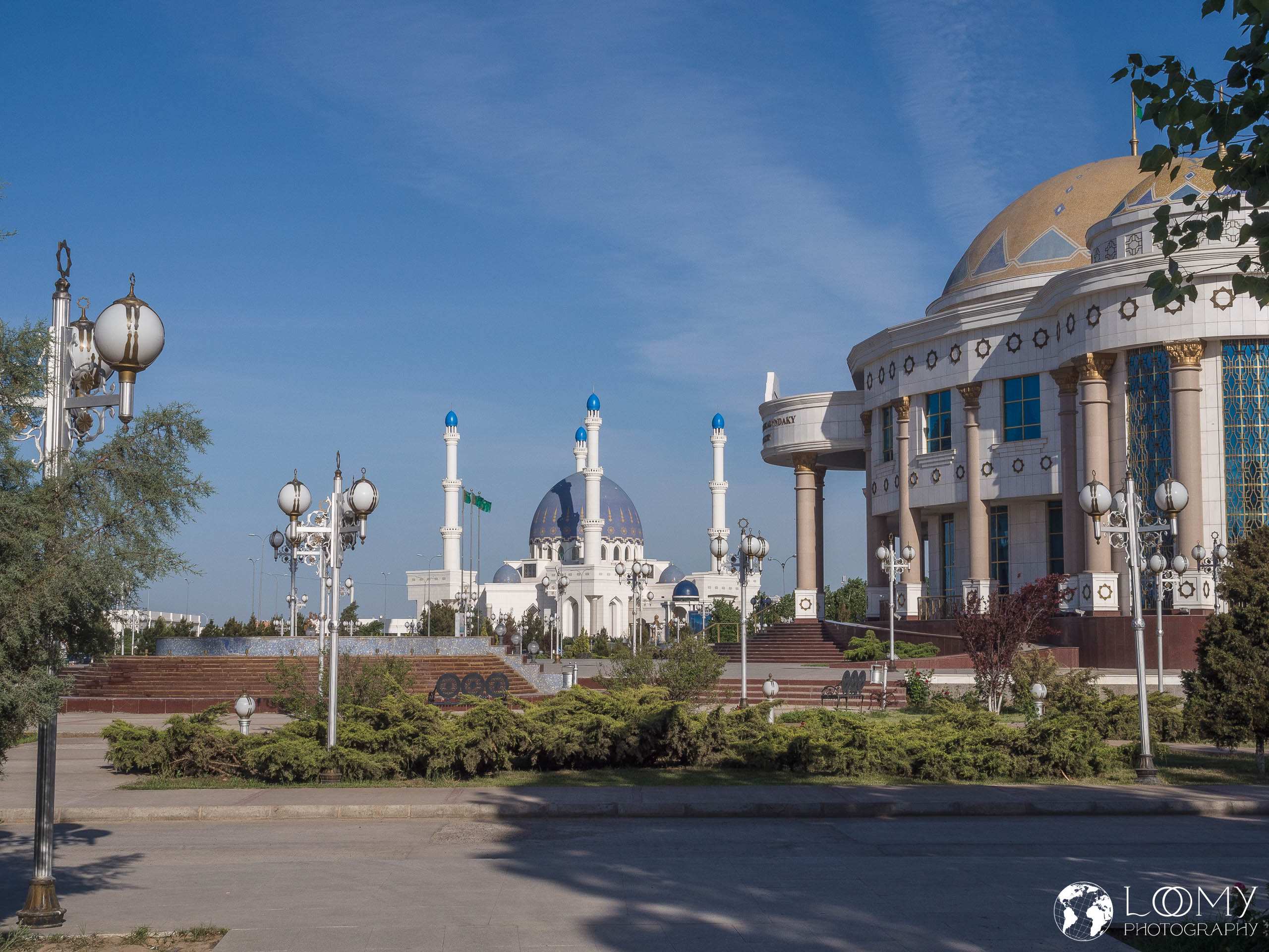 Haddschi-Gurbanguly Moschee und Staatstheater