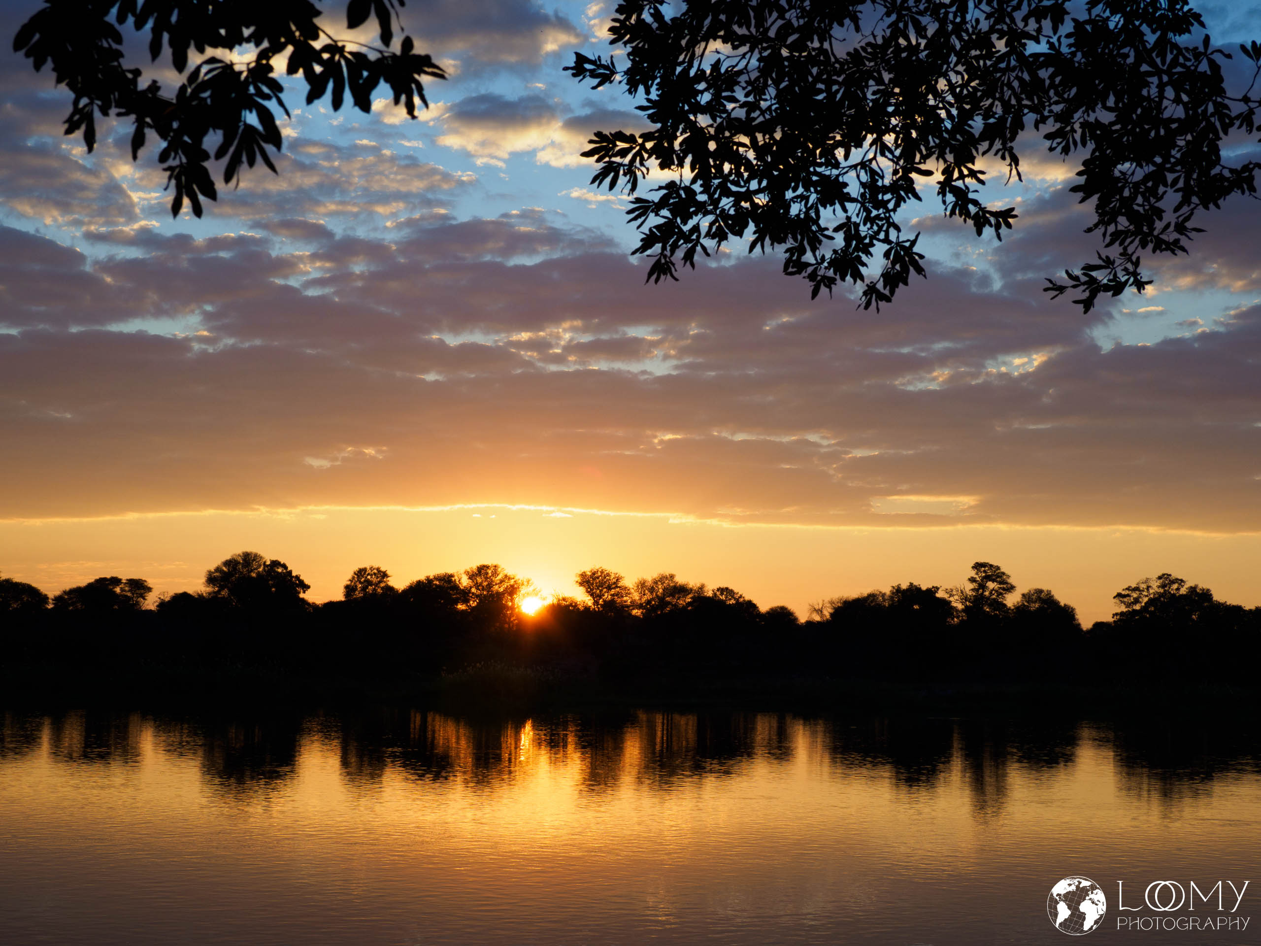Sonnenaufgang am Okavango